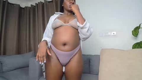 loyalcutie online show from March 16, 4:15 am