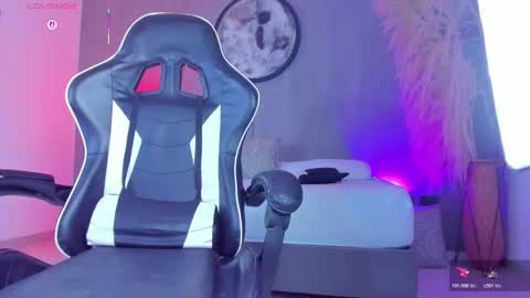 L U C C I A online show from November 12, 2:31 am