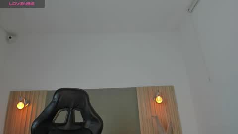 L U C C I A online show from February 19, 2:22 am