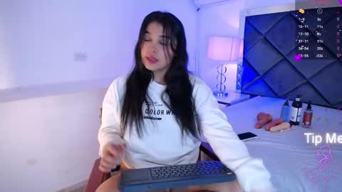 lucia_fastcollins online show from February 24, 12:48 pm