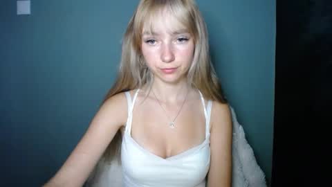 Snapshot of luciacam20 chatting on September 13, 6:32 am Lucy online show from September 13, 6:32 am