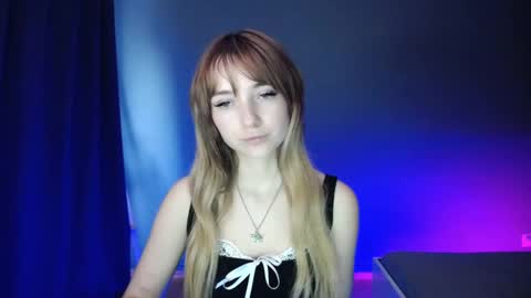 Snapshot of luciacam20 chatting on February 28, 8:31 am Lucy online show from February 28, 8:31 am