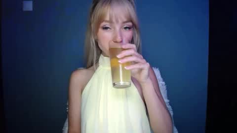 Snapshot of luciacam20 chatting on September 8, 6:18 pm Lucy online show from September 8, 6:18 pm