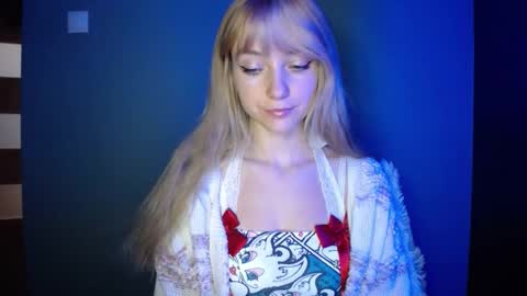 Snapshot of luciacam20 chatting on October 5, 6:07 am Lucy online show from October 5, 6:07 am
