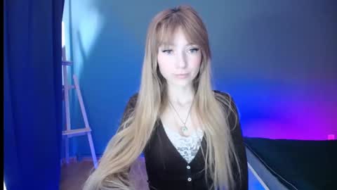 Snapshot of luciacam20 chatting on February 18, 6:26 am Lucy online show from February 18, 6:26 am