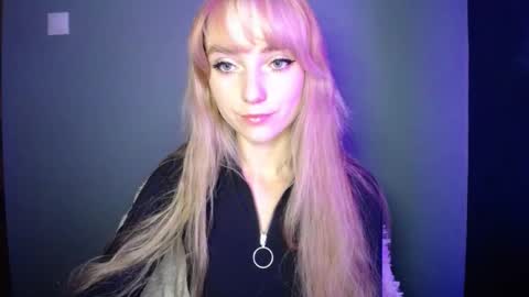 Snapshot of luciacam20 chatting on October 1, 6:13 pm Lucy online show from October 1, 6:13 pm