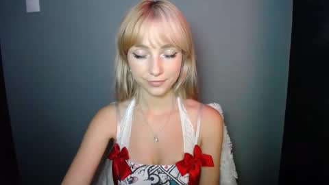 Snapshot of luciacam20 chatting on September 23, 7:45 pm Lucy online show from September 23, 7:45 pm