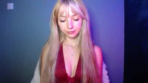 Snapshot of luciacam20 chatting on September 15, 6:43 am Lucy online show from September 15, 6:43 am