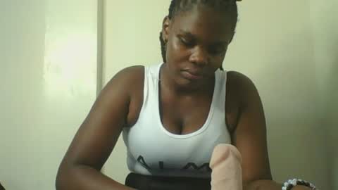 luciaresa online show from July 14, 11:59 am