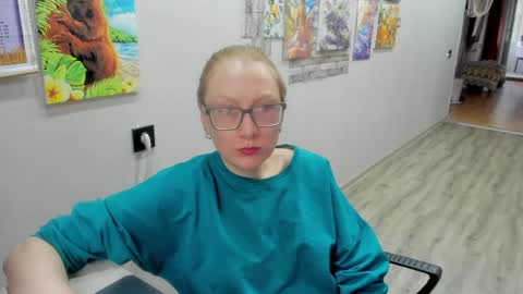 lucky_licky20 online show from April 6, 4:12 am