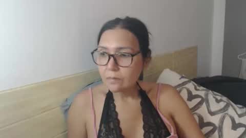 Snapshot of luckyisa chatting on October 5, 9:58 am angelisa online show from October 5, 9:58 am