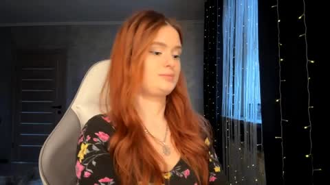 EmmaEmbers online show from April 8, 3:25 pm