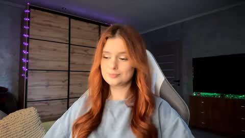 EmmaEmbers online show from April 9, 3:06 pm