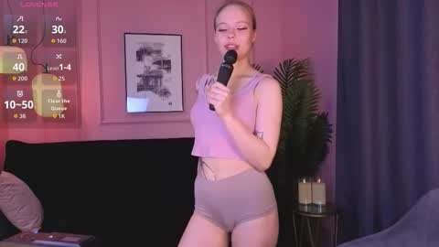 Lucy online show from December 15, 2:22 pm