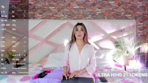 lucy_davies_ online show from March 12, 12:08 pm