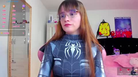 Snapshot of lucy_hess_ chatting on December 11, 4:52 pm Lucy online show from December 11, 4:52 pm