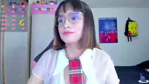 Snapshot of lucy_hess_ chatting on September 19, 8:30 pm Lucy online show from September 19, 8:30 pm