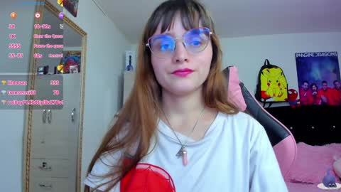 Snapshot of lucy_hess_ chatting on December 4, 3:37 am Lucy online show from December 4, 3:37 am