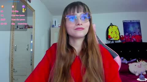 Snapshot of lucy_hess_ chatting on December 30, 10:45 pm Lucy online show from December 30, 10:45 pm