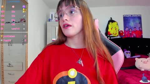 Snapshot of lucy_hess_ chatting on December 27, 4:44 pm Lucy online show from December 27, 4:44 pm