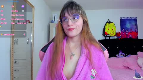 Snapshot of lucy_hess_ chatting on December 14, 11:34 pm Lucy online show from December 14, 11:34 pm