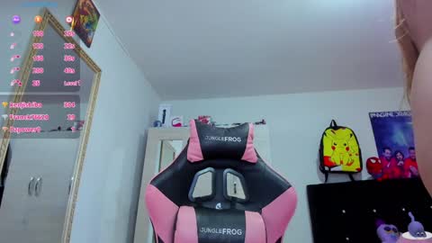 Snapshot of lucy_hess_ chatting on December 9, 10:20 pm Lucy online show from December 9, 10:20 pm