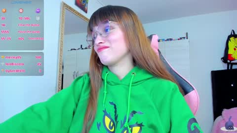 Snapshot of lucy_hess_ chatting on December 19, 5:29 pm Lucy online show from December 19, 5:29 pm