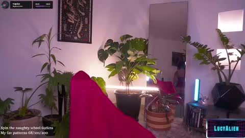 Snapshot of lucyallenx chatting on September 30, 10:03 pm Lucy Alien online show from September 30, 10:03 pm