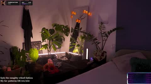 Snapshot of lucyallenx chatting on October 15, 8:22 pm Lucy Alien online show from October 15, 8:22 pm