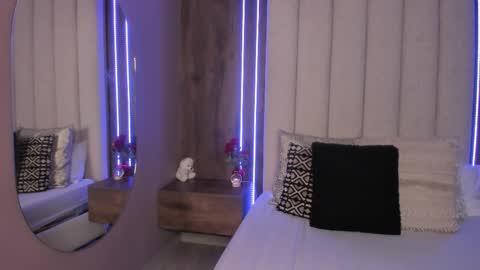 Lucy online show from March 6, 11:00 pm