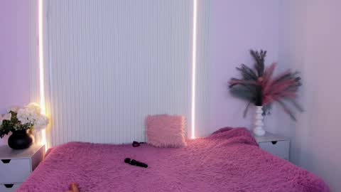 Lucy Wold online show from June 2, 7:48 pm