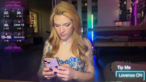 Luubeam             INSTA luubeammm TWITTER lunaisreallycu1 online show from March 1, 1:53 am