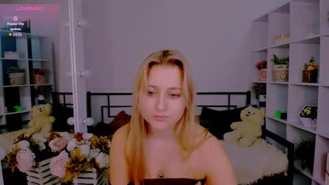 Lily online show from November 11, 7:04 am