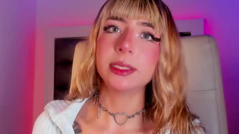 elizabeth online show from April 15, 8:53 pm