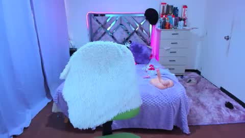 luna_analya online show from November 4, 4:45 pm