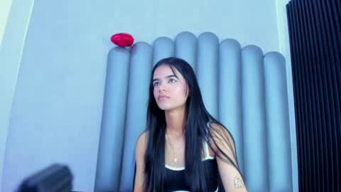 luna_bella_23 online show from April 18, 3:31 am