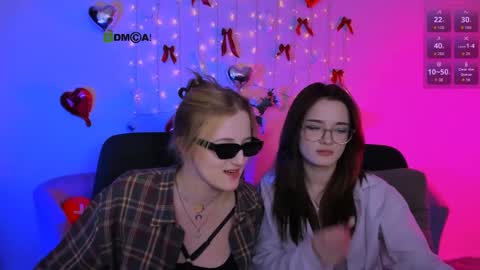 luna_berryy online show from April 19, 12:32 am