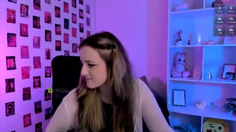 luna_berryy online show from July 29, 8:53 pm