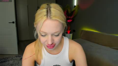 luna_beverly online show from April 12, 8:22 pm