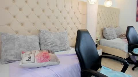 Luna Bloom online show from April 18, 9:01 am