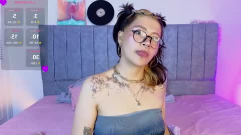 luna_blooms online show from April 14, 12:49 pm