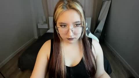 Luna Host online show from April 16, 2:23 am