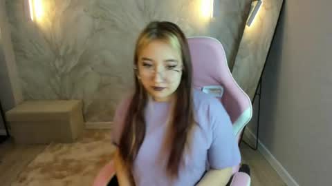 Luna Host online show from April 18, 2:14 am