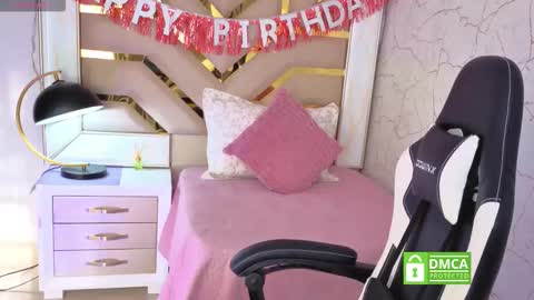 Luna  Jonez  online show from December 5, 12:39 pm