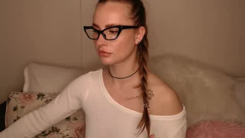 Luna online show from April 2, 5:43 pm