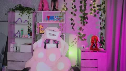 Lina  online show from April 12, 7:55 am