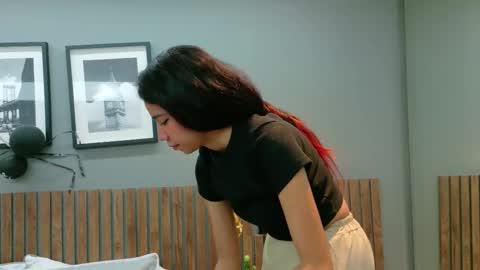 LUNA  online show from November 6, 1:39 pm