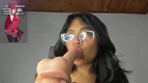 luna_velveth1 online show from March 15, 2:57 am