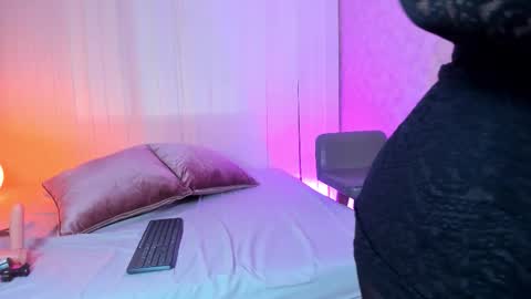 Luna  online show from January 7, 5:49 pm