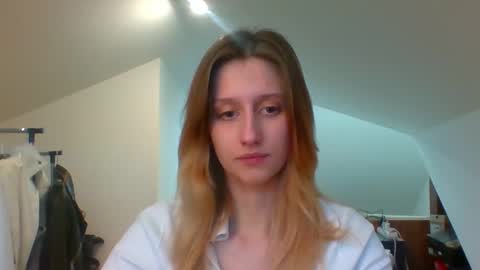 L U N A  online show from January 17, 2:39 pm